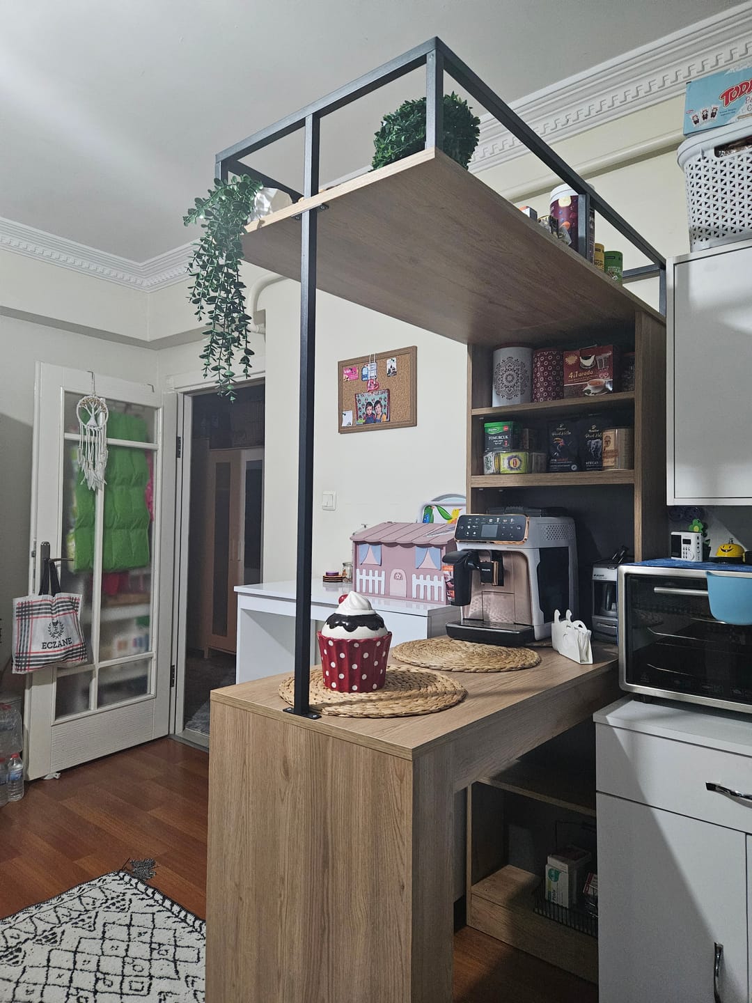 Customer photo review of Rani JA117 Bar Masası Raflı Mutfak Yemek Masası Sepet Ceviz