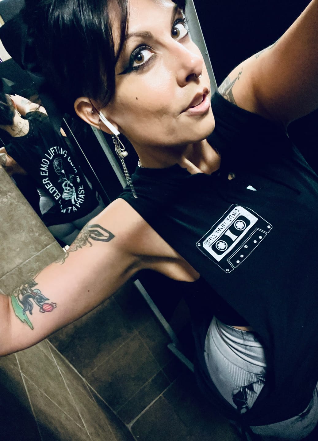 Customer photo review of Elder Emo Lifting Club Tee