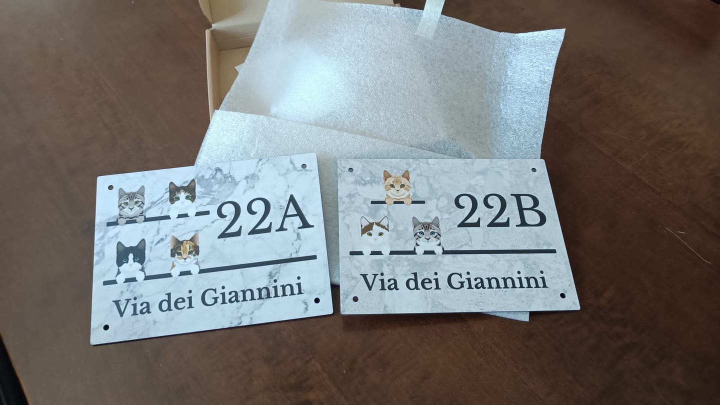 Customer photo review of Numero civico effetto marmo - Targa per porta personalizzata