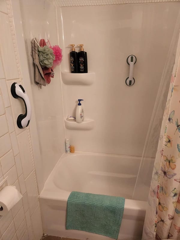 Customer photo review of OZBATH™ Safety Grab Handle - 50% OFF TODAY