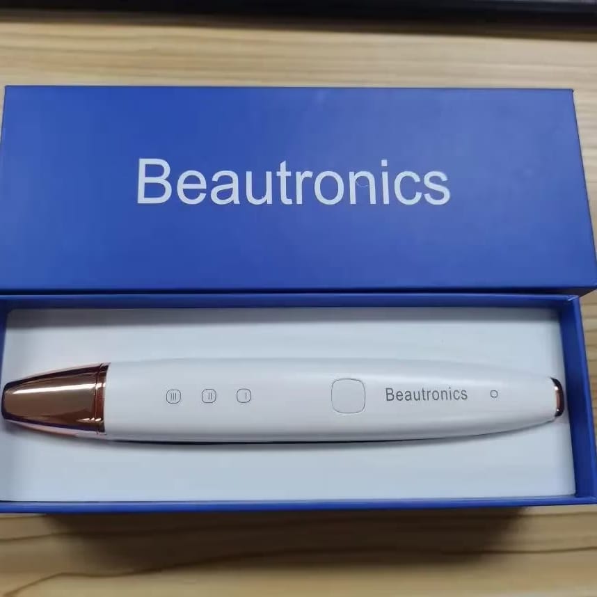 Customer photo review of Under Eye Skincare Wand