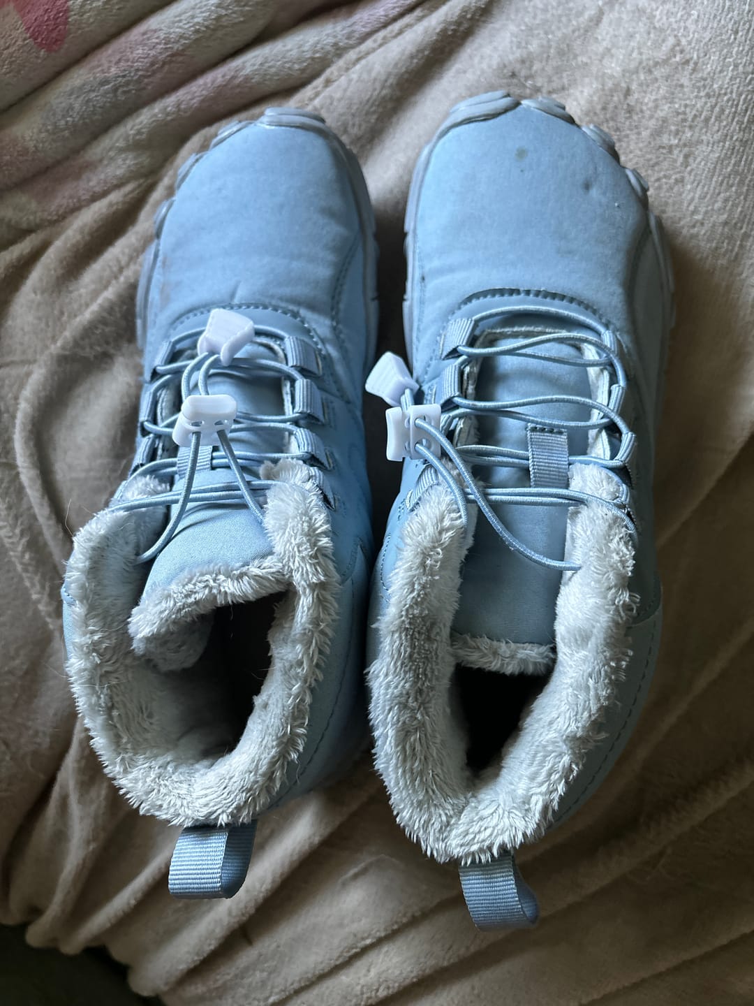 Customer photo review of Caspar Pro - Non-slip & Water-Resistant Winter Barefoot Shoe
