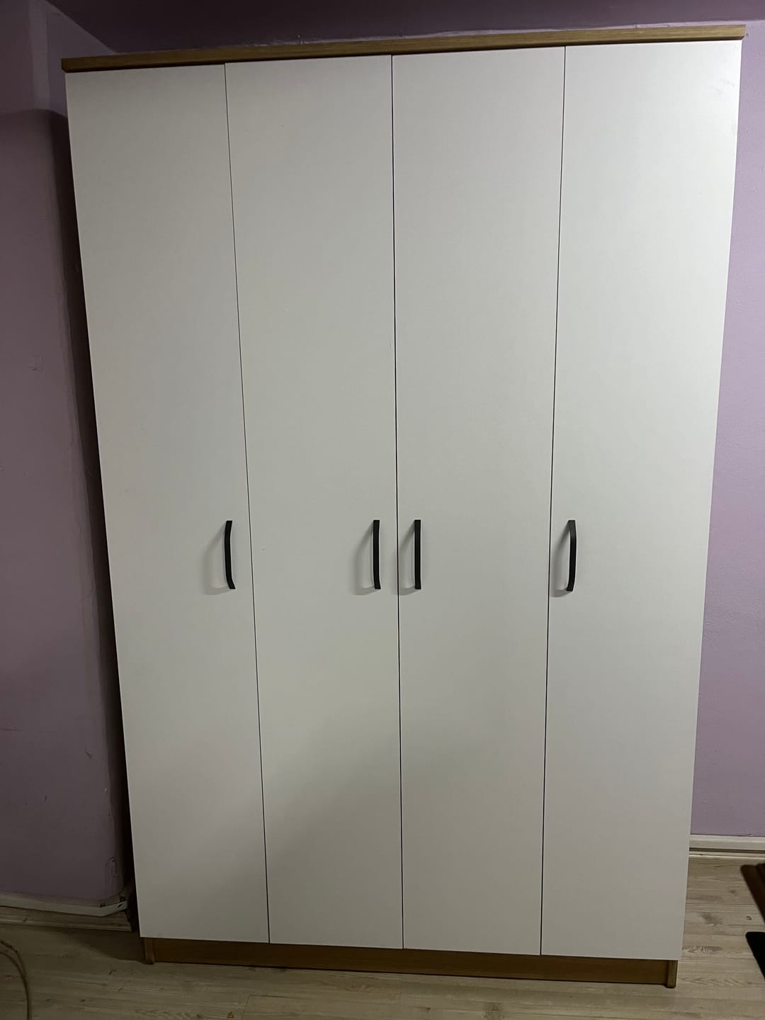 Customer photo review of Rani BA116 Geniş Gardırop Elbise Dolabı 4 Kapaklı 12 Raflı 2 Askılı Sepet Ceviz - Beyaz