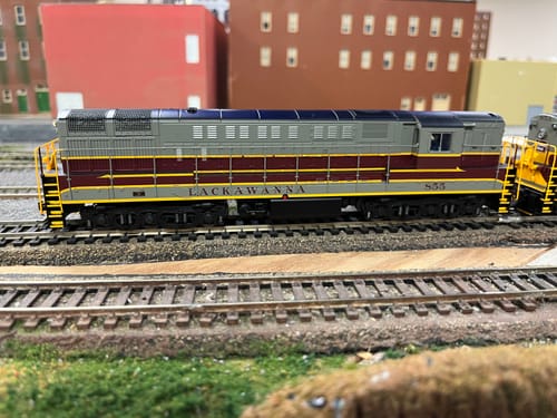 Customer photo review of Atlas 10004129 HO TRAIN MASTER PH.1A GOLD LACKAWANNA #853