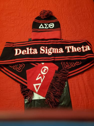 Customer photo review of DELTA scarf and hat set