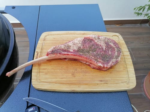 Reseña con foto de un cliente sobre Rib Eye Tomahawk Steaks