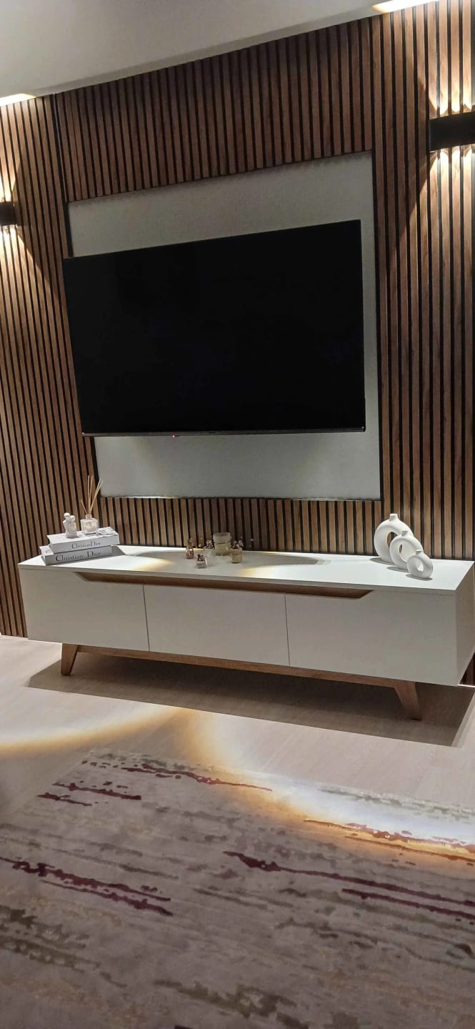 Customer photo review of Rani D1 Tv Ünitesi Modern Ayaklı Tv Sehpası 180 cm  Beyaz - Sepet Ceviz