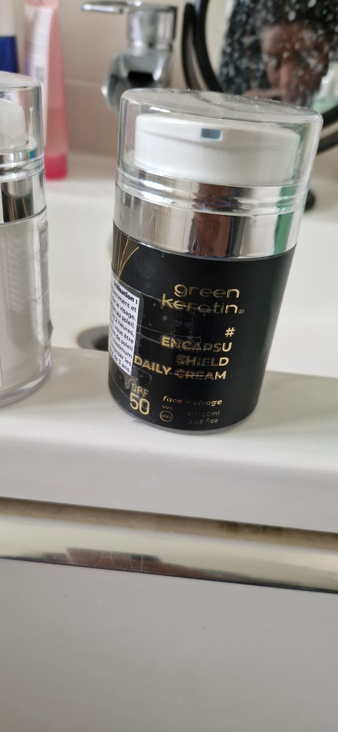 Customer photo review of ENCAPSUSHIELD SPF50 CRÈME POUR LE VISAGE, 100ml