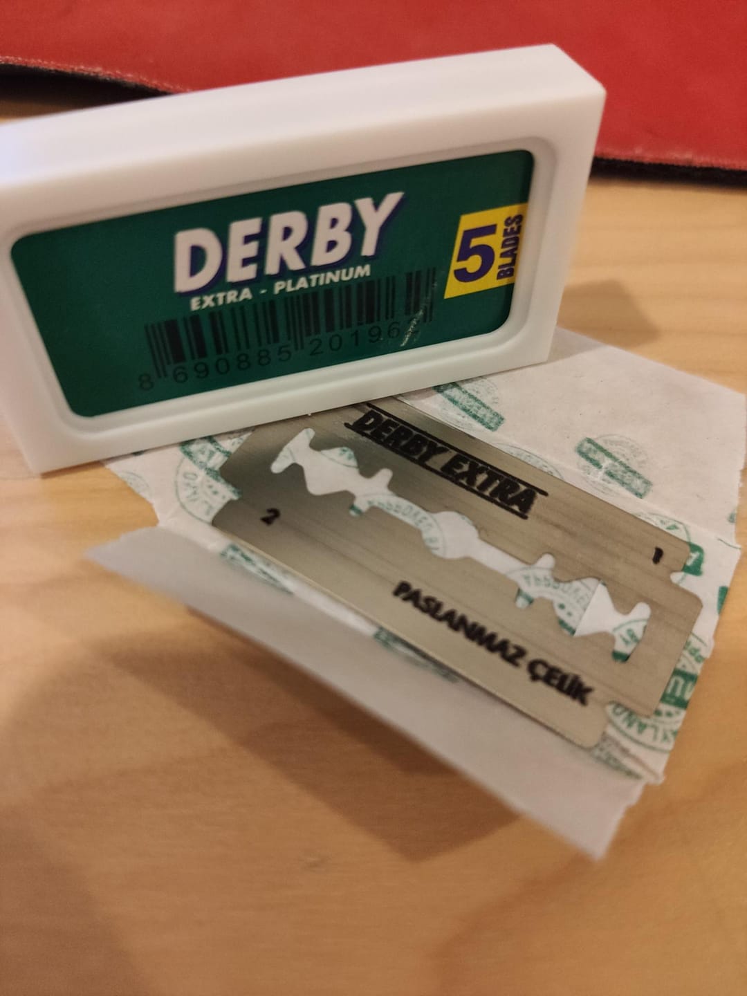 Customer photo review of 50 Blades of Derby Extra Platinum Stainless Double Edge Safety Razor Blades