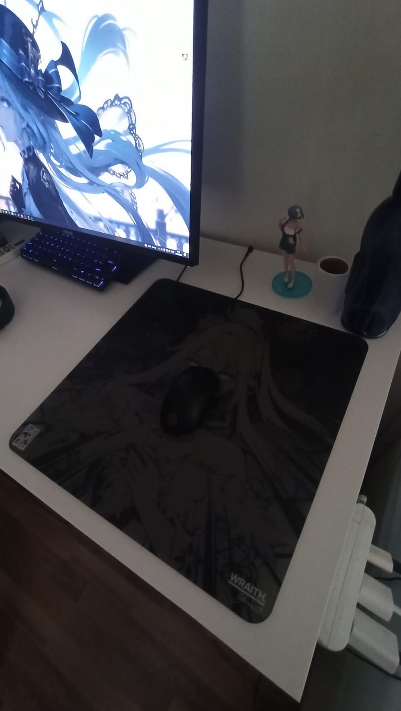 Customer photo review of Wraith Cosmic Glass V2 Cam Mousepad