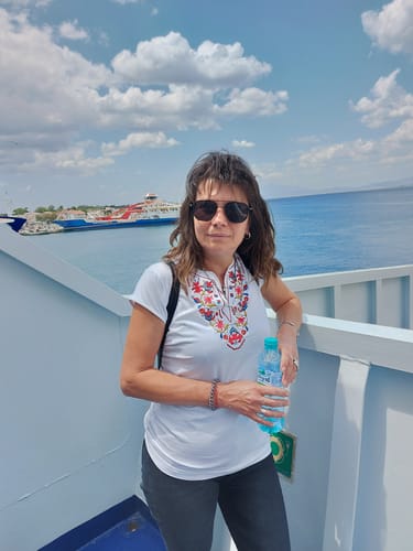 Customer photo review of Тениска с V деколте - "Самоковска"