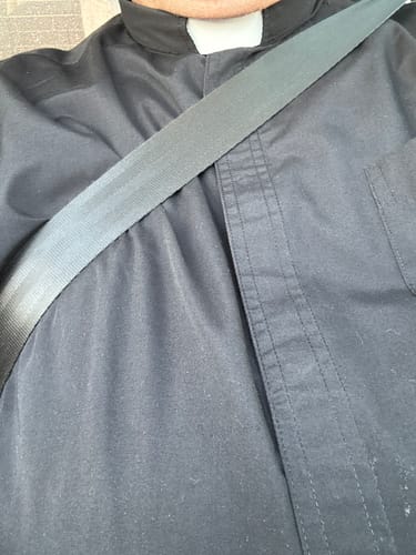 Customer photo review of Camisa Clerical Mariscal en Manga Larga Negro Corte Americano