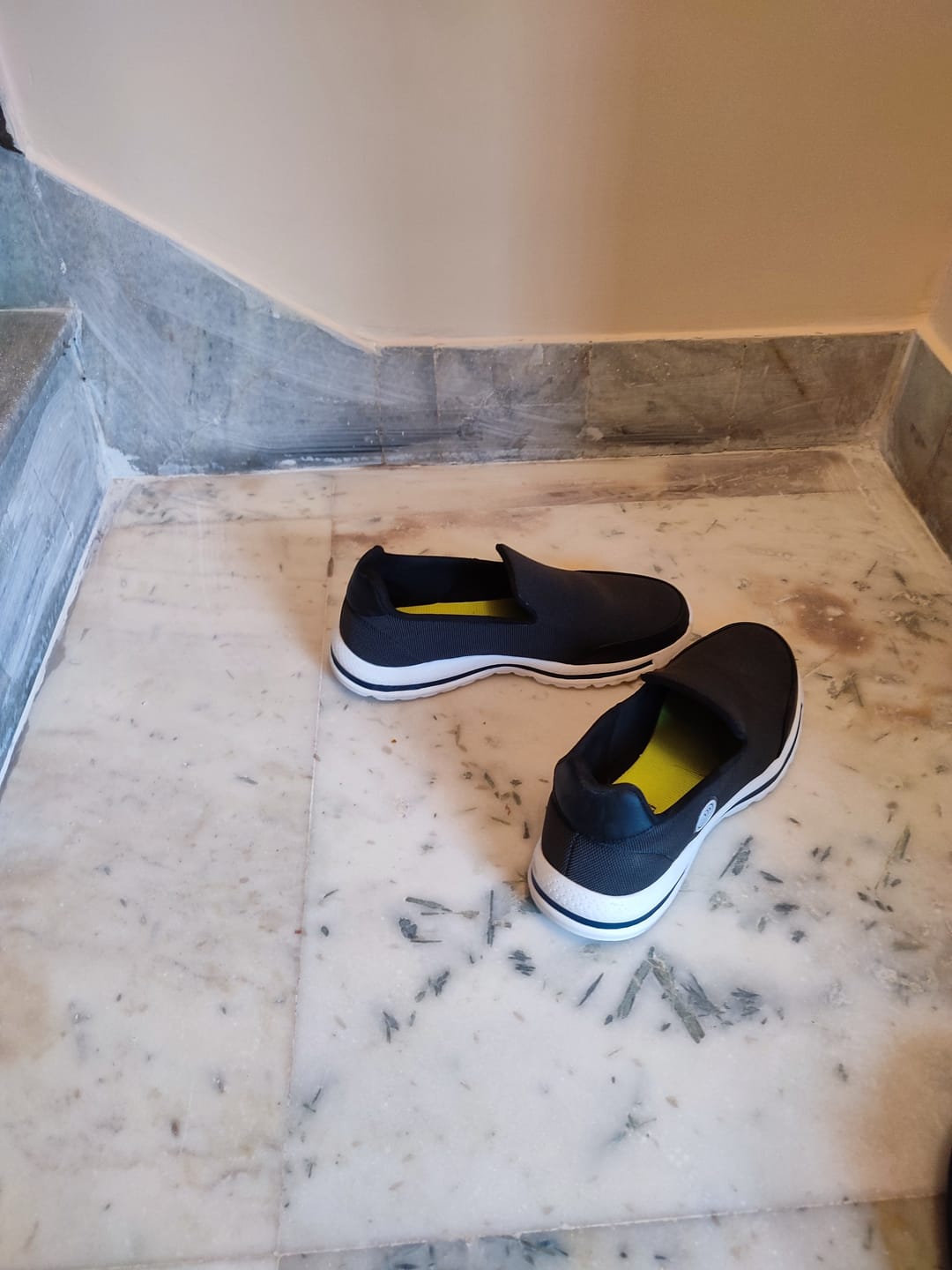 Customer photo review of Bacca Bucci Men's Comfortable Lightweight Walking Shoes