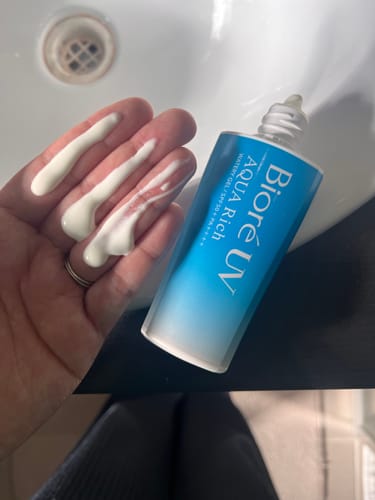 Customer photo review of Biore UV Aqua Rich Watery Gel SPF50+ PA++++ 70g