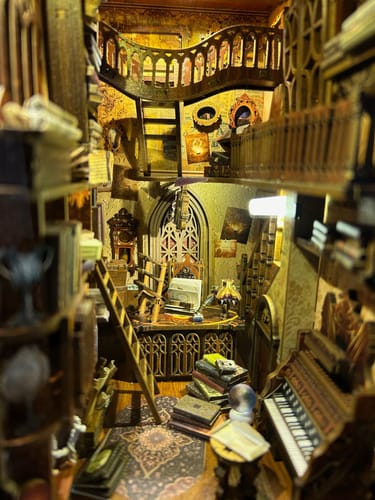 Customer photo review of Magic World DIY Book Nook Kit