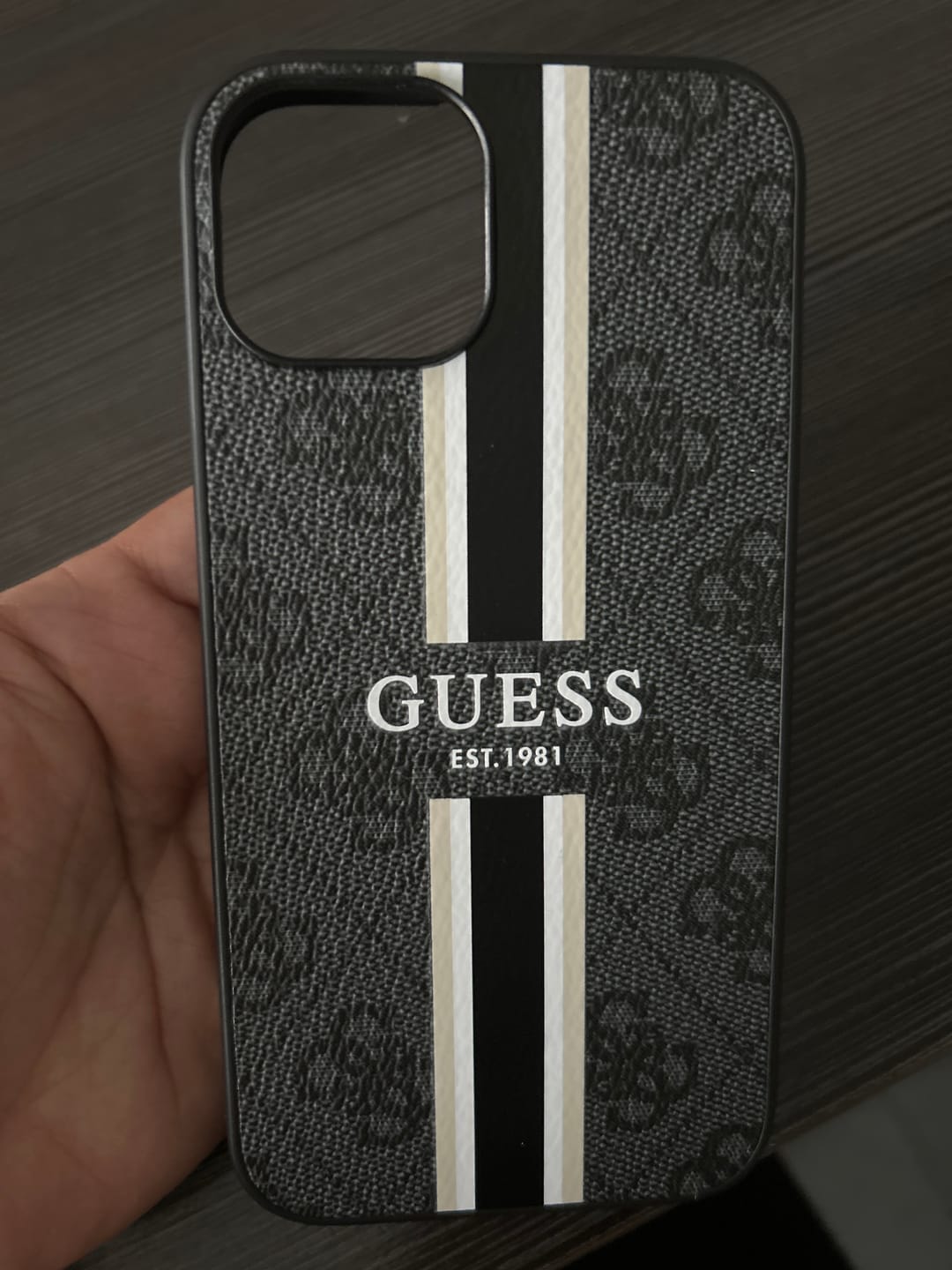 Customer photo review of Guess Printed Stripes Case MagSafe