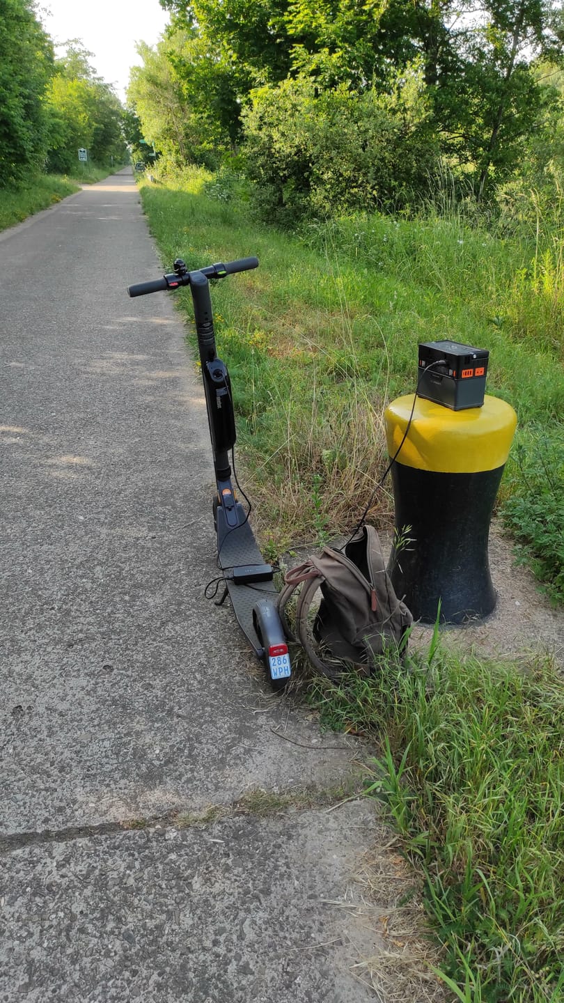 Customer photo review of ALLPOWERS S300 Portable Power Station 300W 288Wh with Solar Panels