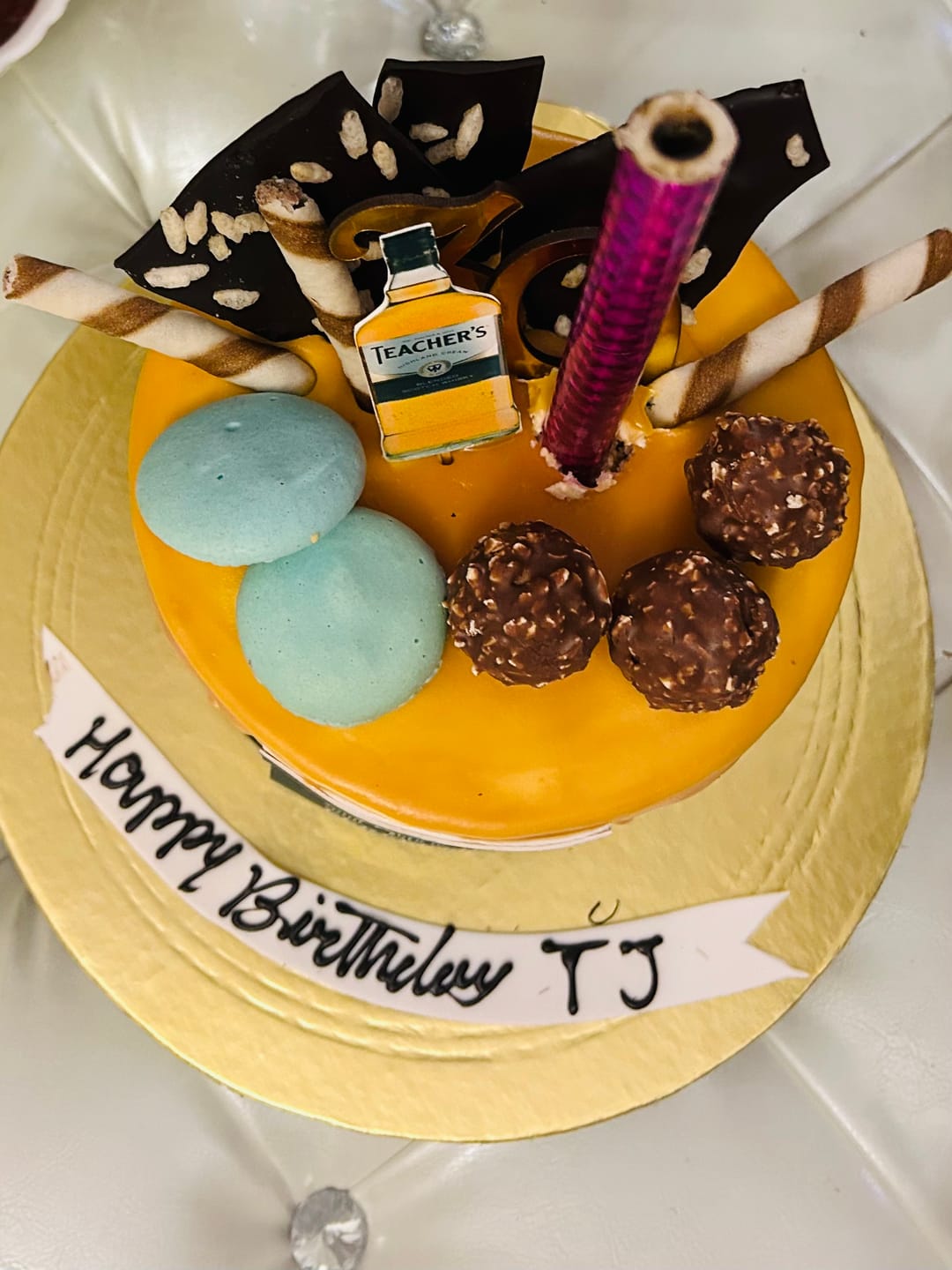 Customer photo review of Whiskey Drip Design Cake