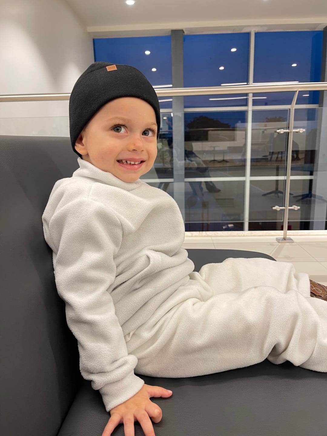 Customer photo review of Conjunto Blusão e Calça Infantil Quentinho Soft | Liso Branco Algodão
