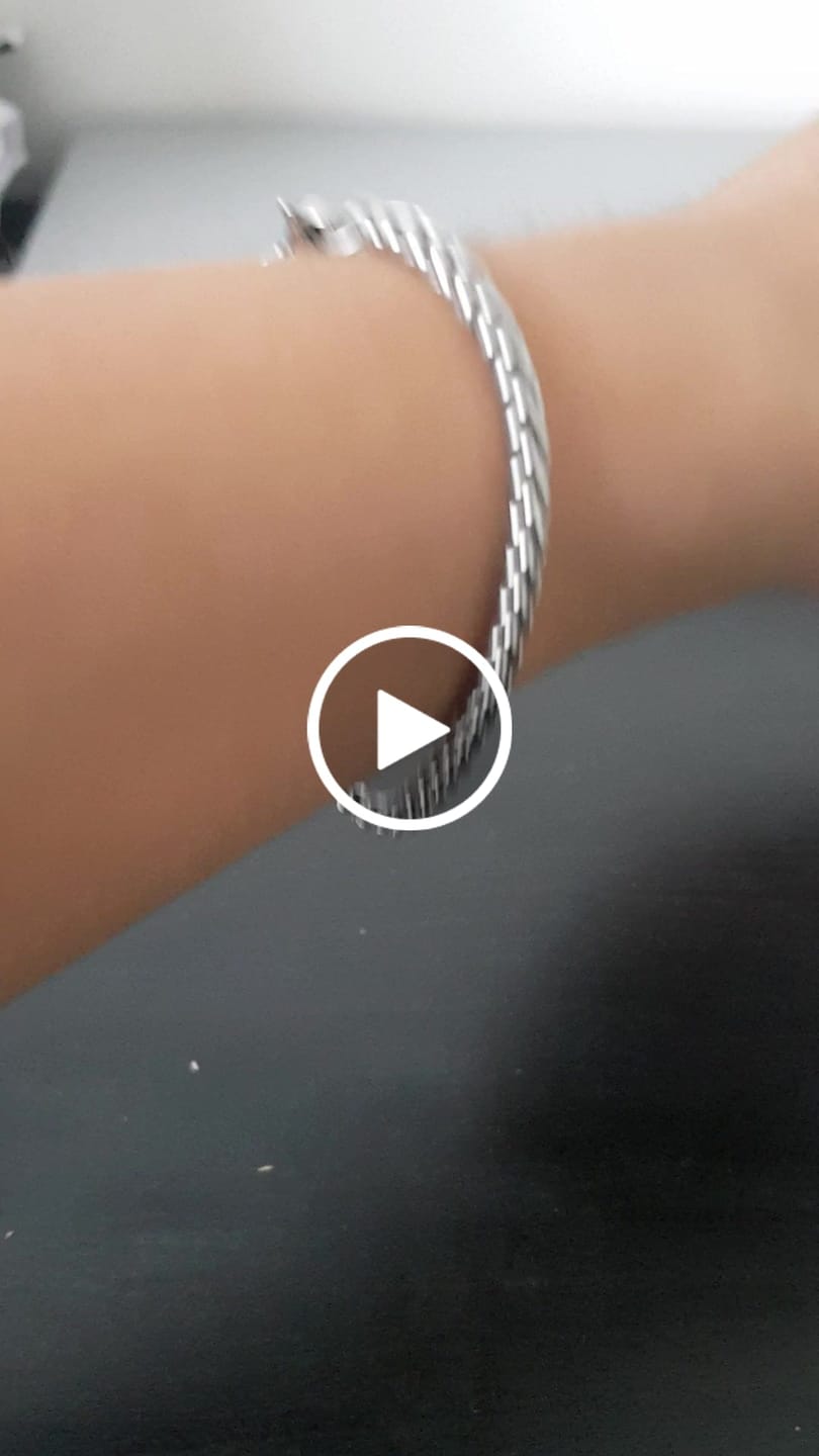 Customer video review of 4mm Wheat Chain Bracelet