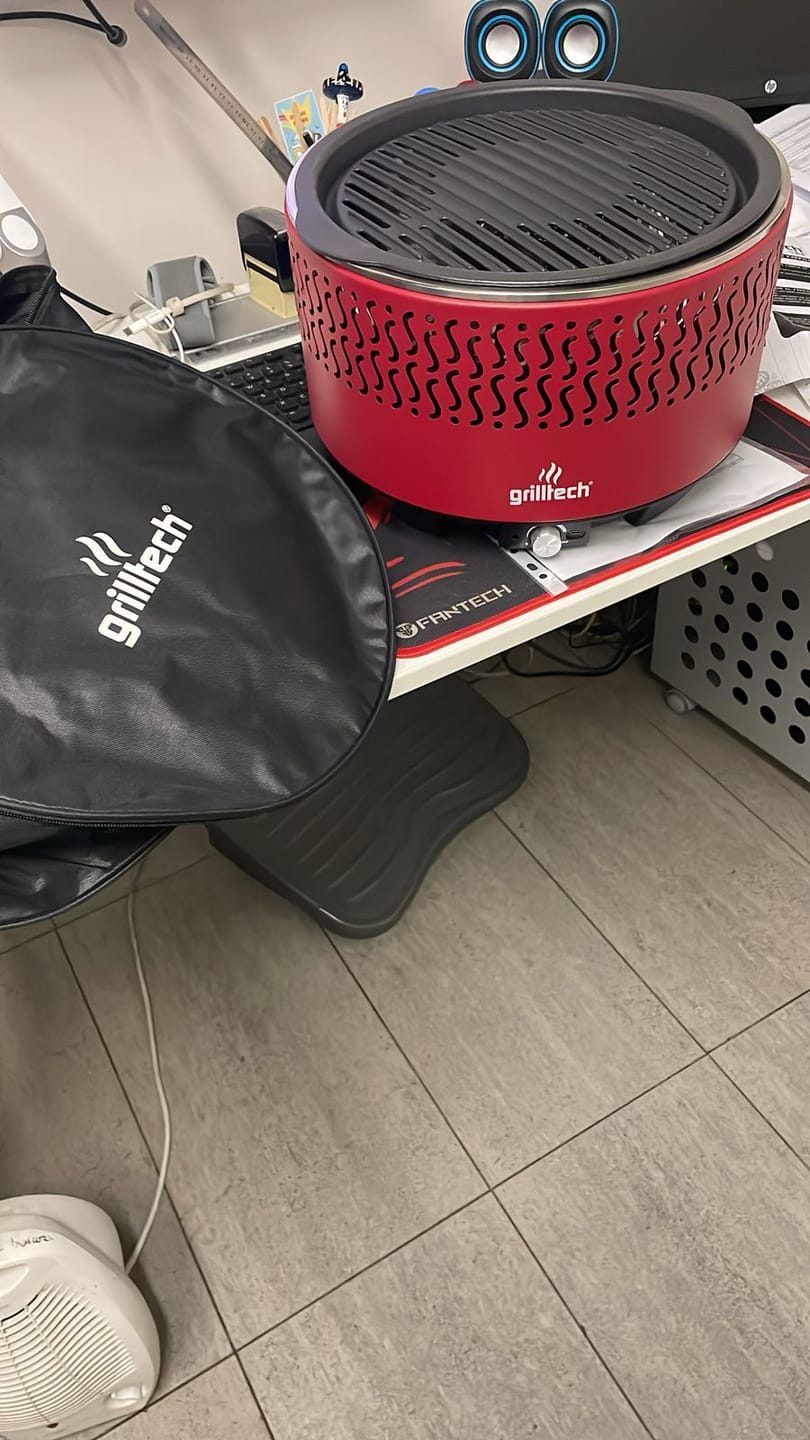 Customer photo review of Parrilla Air Pro Roja a Carbón sin humo