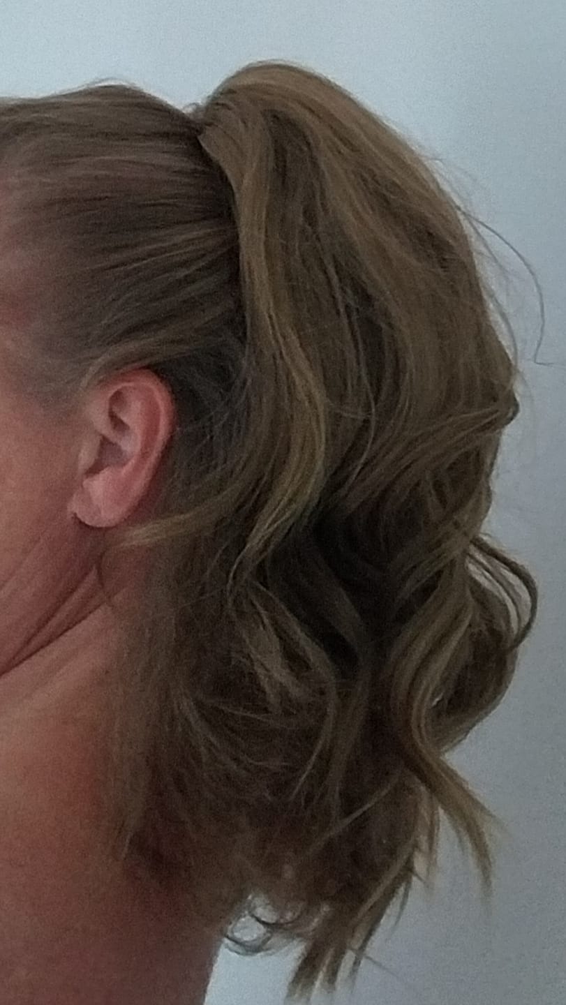 Customer photo review of Stranded Medium Flicky Clip-on Ponytail #10/12 Pansy