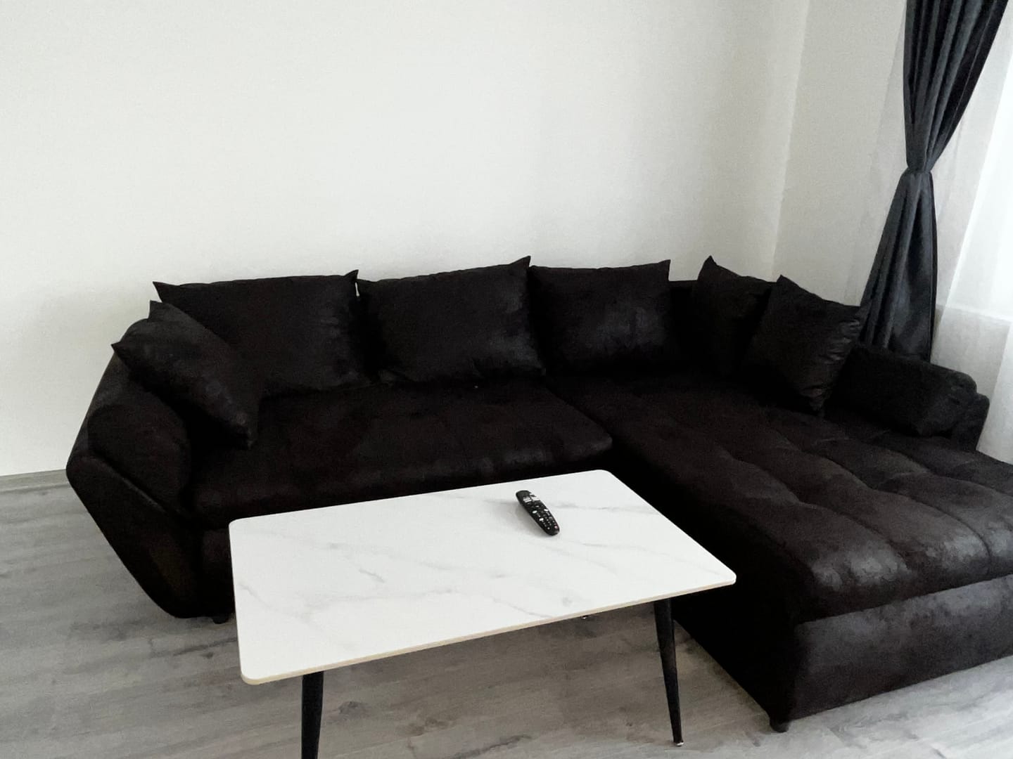 Customer photo review of Colțar extensibil cu ladă de depozitare si sezut confortabil din spuma HR, Loana Antracit II 270x185 cm