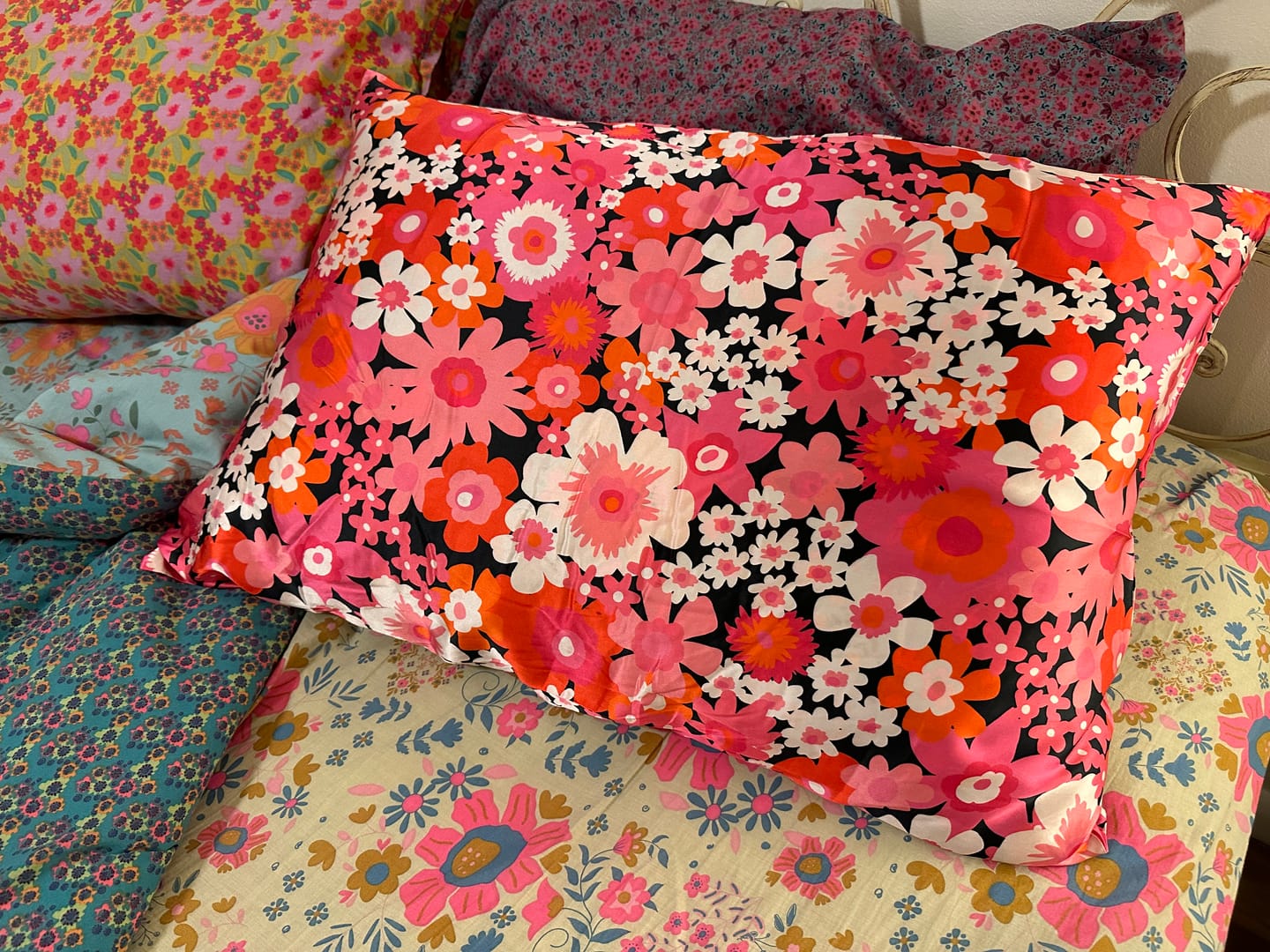 Customer photo review of SILK PILLOWCASE Flower Power Pink