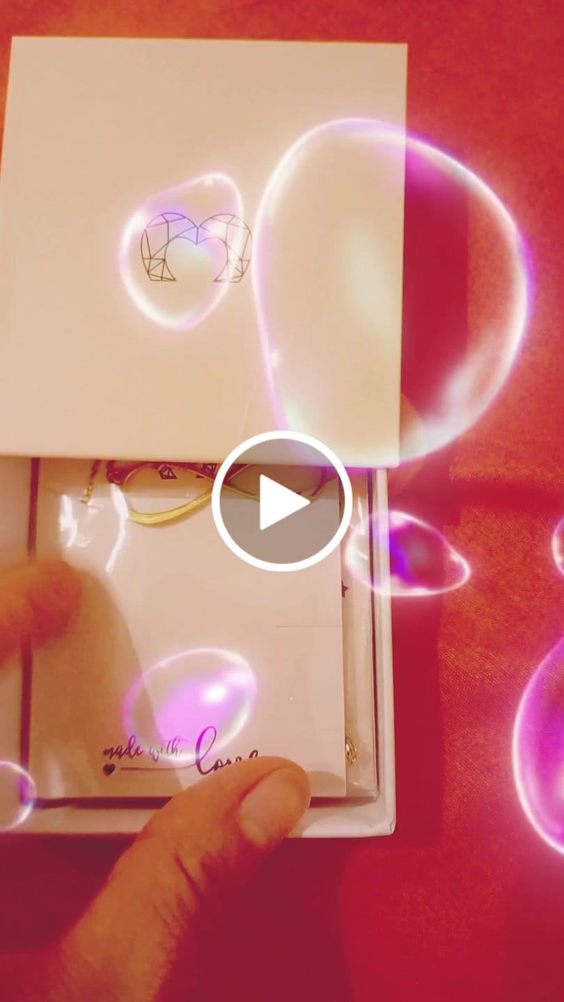 Customer video review of Collar Infinito ~ Personalizable