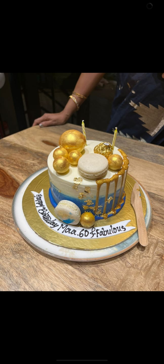 Customer photo review of Blue Shade Drip Cake