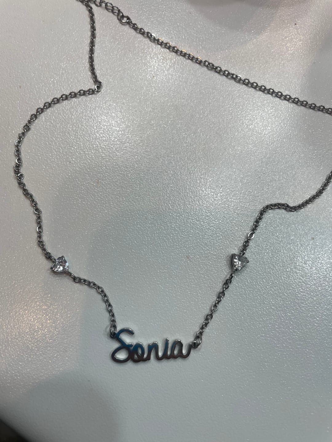 Customer photo review of Collier Cursif avec 4 Coeurs et Pierres