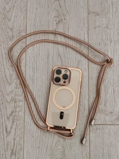 Customer photo review of "Wristy" - iPhone Crossbody Schutzhülle