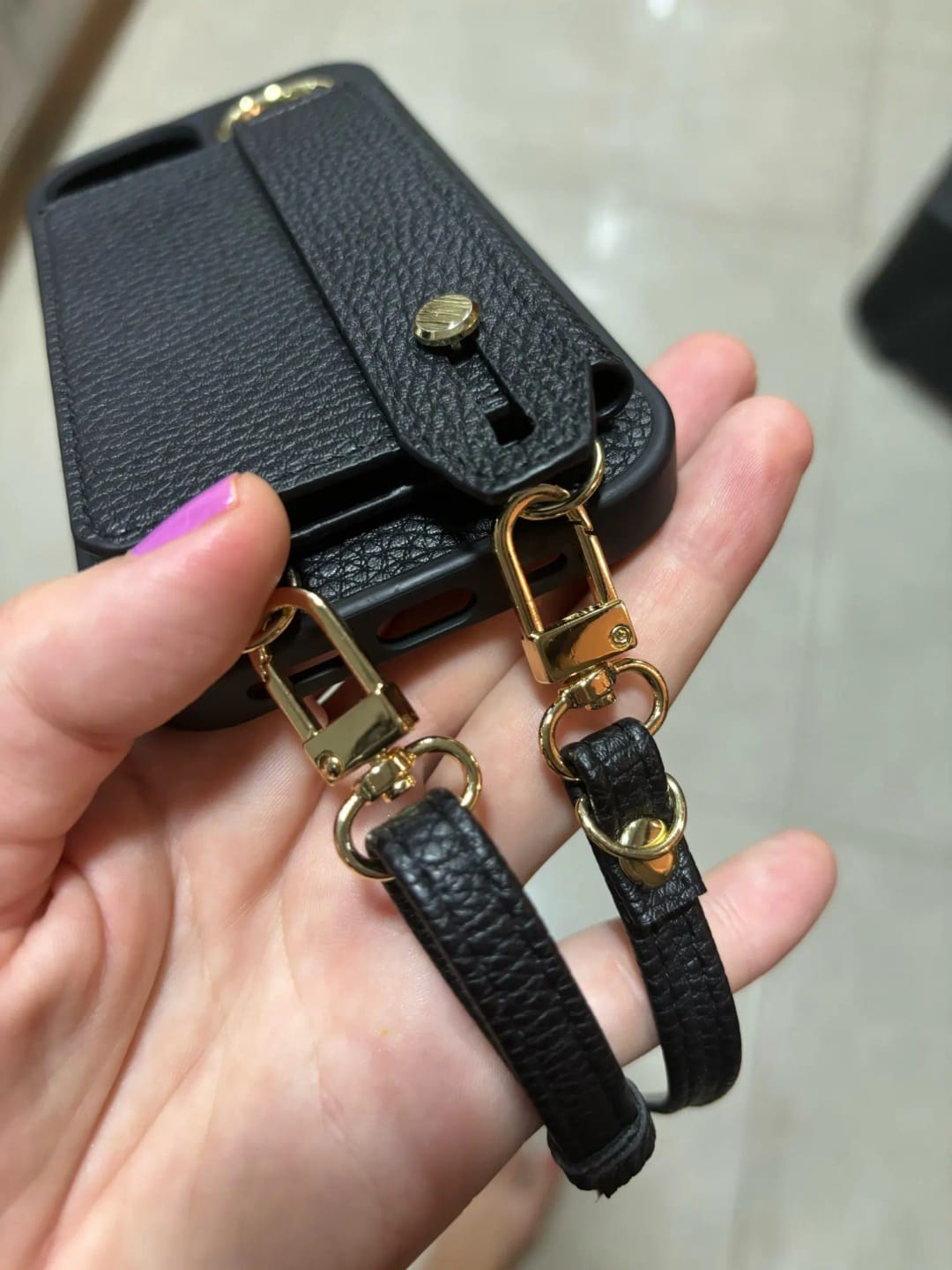 Customer photo review of "Cover" - iPhone Crossbody Schutzhülle