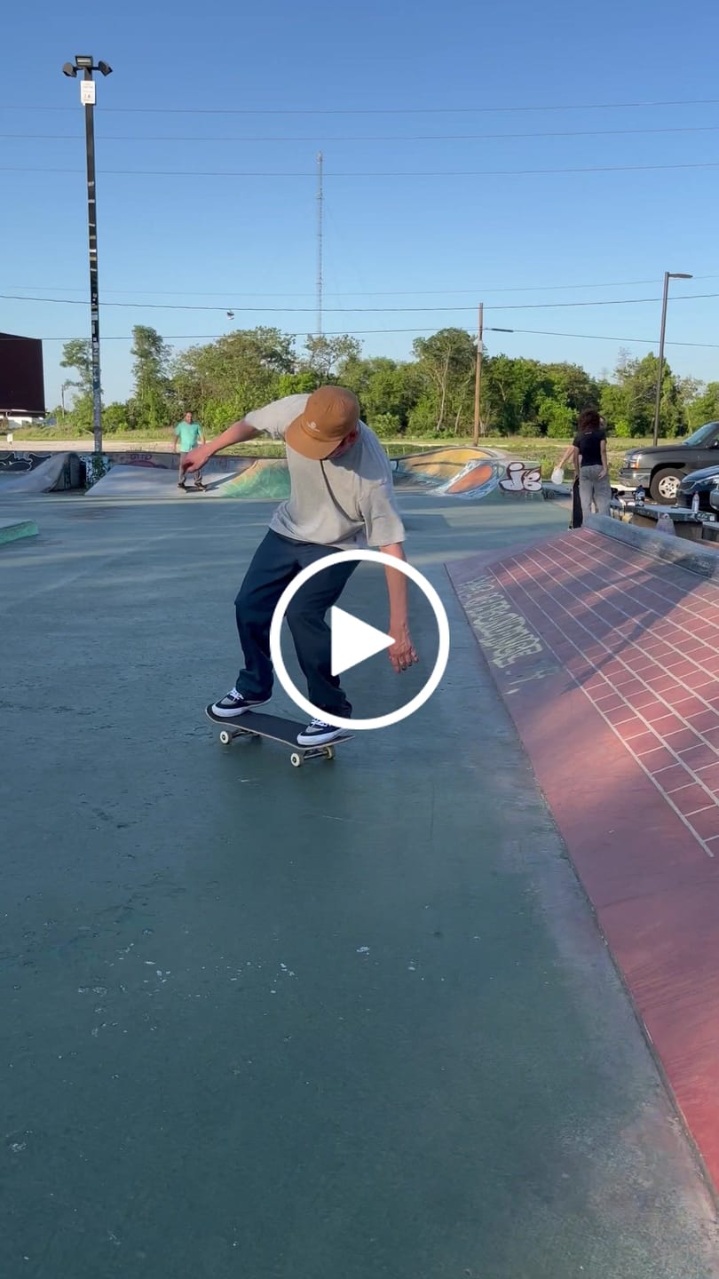 Customer video review of Standard Tee Heather Grey