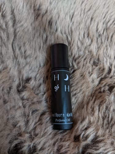 Customer photo review of Southern Gothic | Perfume Oil 10ml