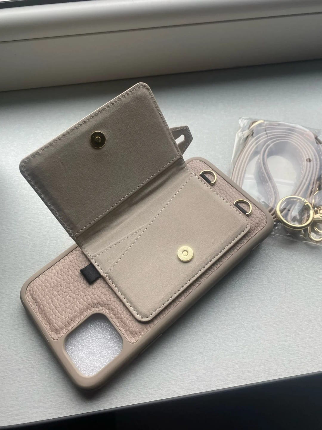 Customer photo review of "Cover" - iPhone Crossbody Schutzhülle