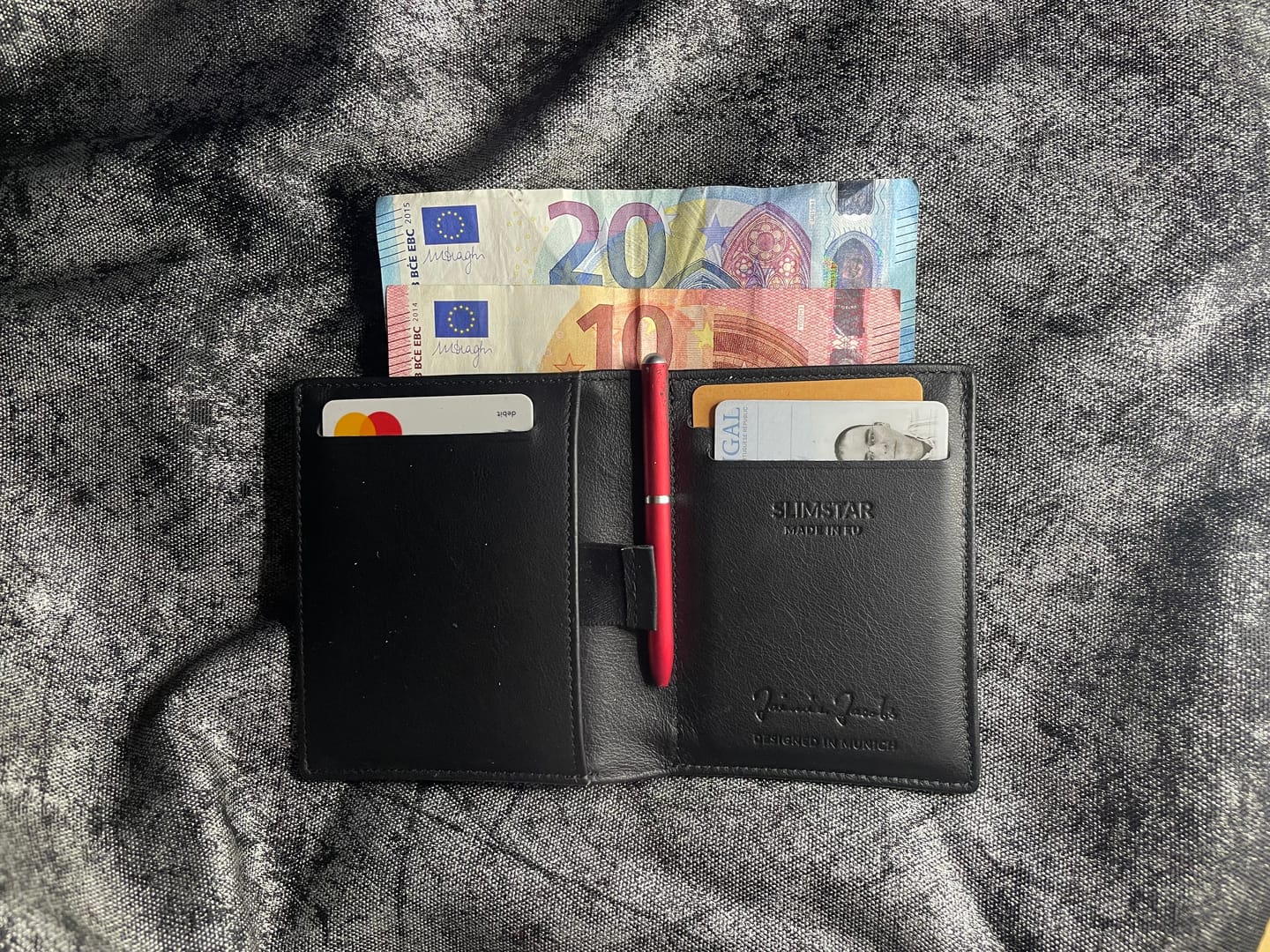 Customer photo review of Slimstar - slim wallet with small coin pocket