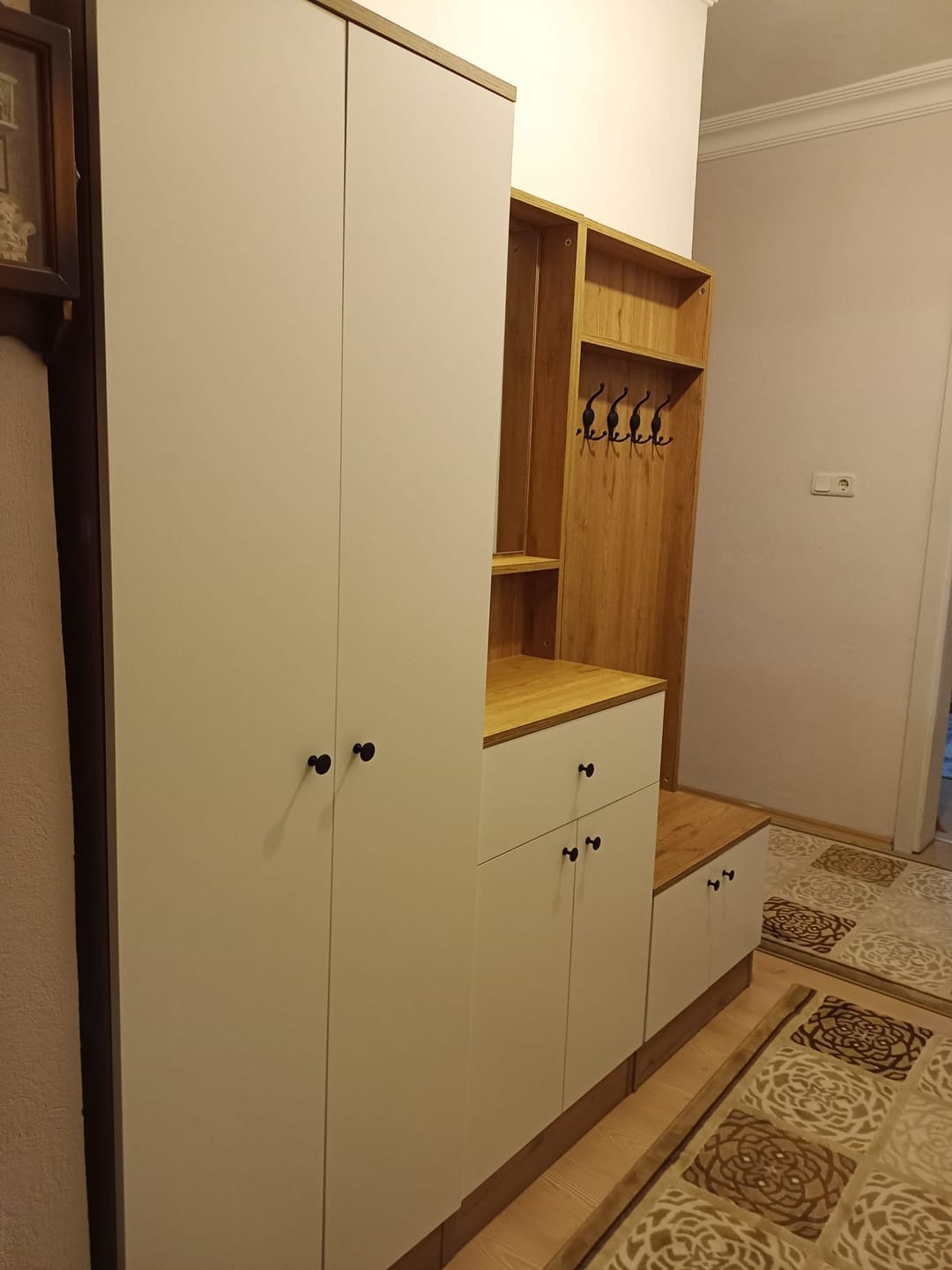 Customer photo review of Rani P6 Modern Çekmeceli Aynalı Askılı Portmanto Ayakkabılık Vestiyer Sepet Ceviz - Beyaz M3