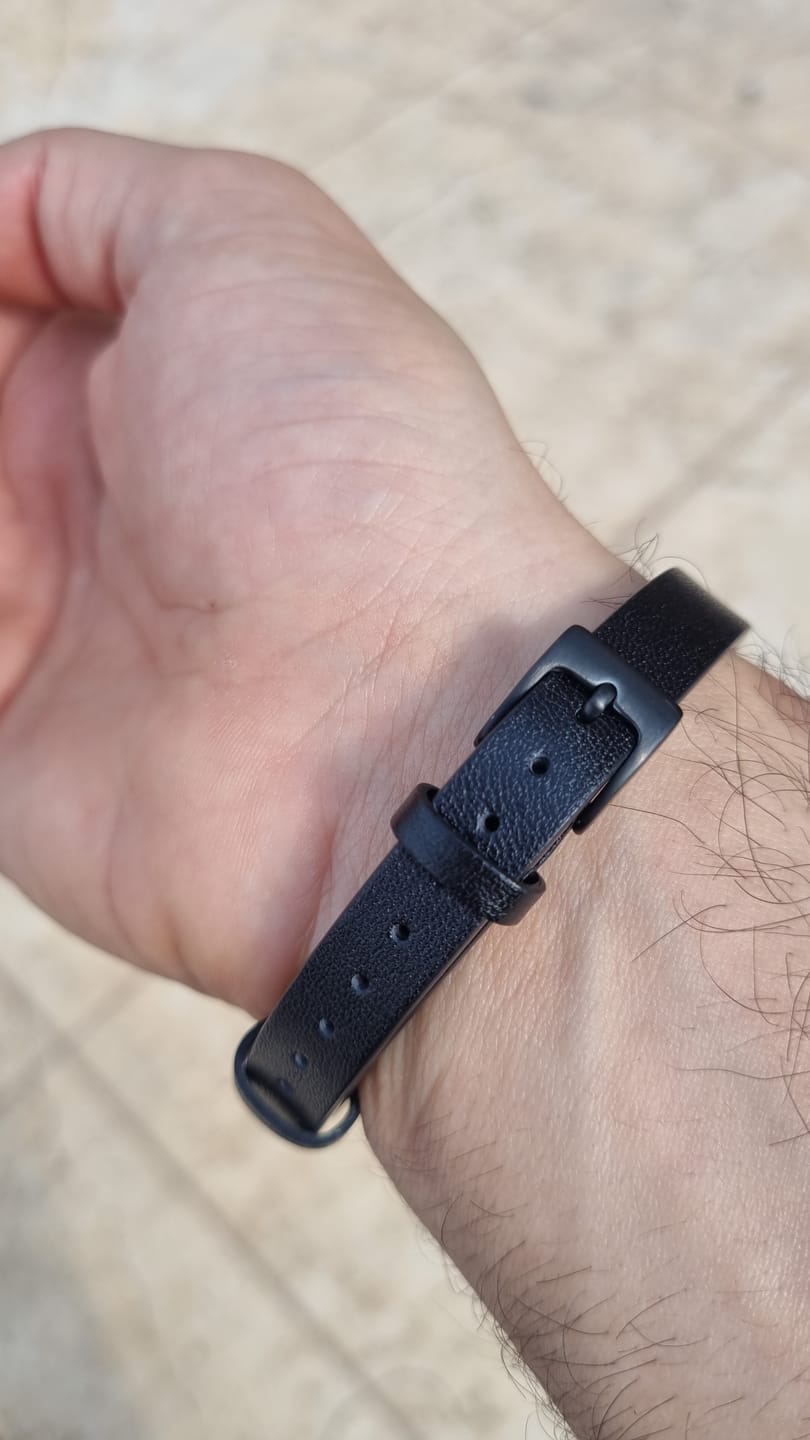 Customer photo review of צמיד עור - "All Black״