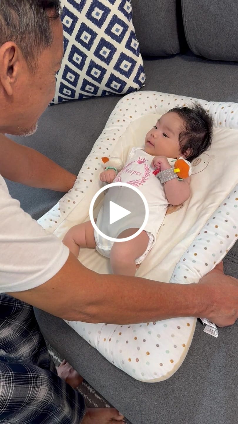 Customer video review of Infantino Baby Wrist Rattles, Monkey and Panda-Themed, 1-Piece Set for Babies 0M+