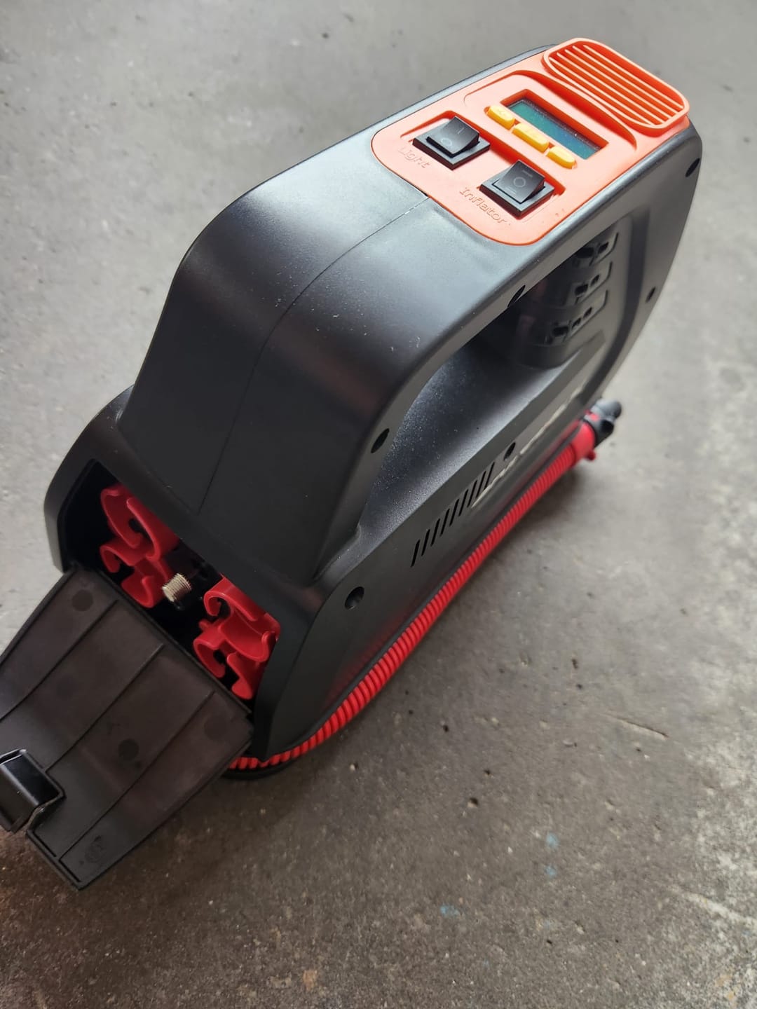 Customer photo review of SKINHAWK Hochleistungspumpe 180W mit aktivem Kühlsystem und digitaler Anzeige bis 100PSI