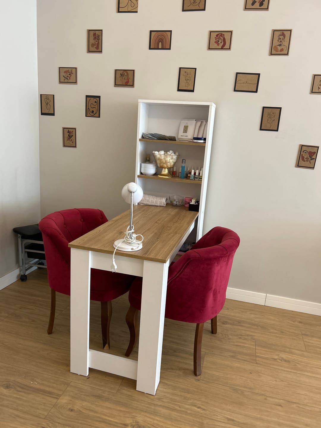 Customer photo review of Rani JA102 Masa Raflı Dekoratif Mutfak Yemek Masası Sepet Ceviz - Beyaz