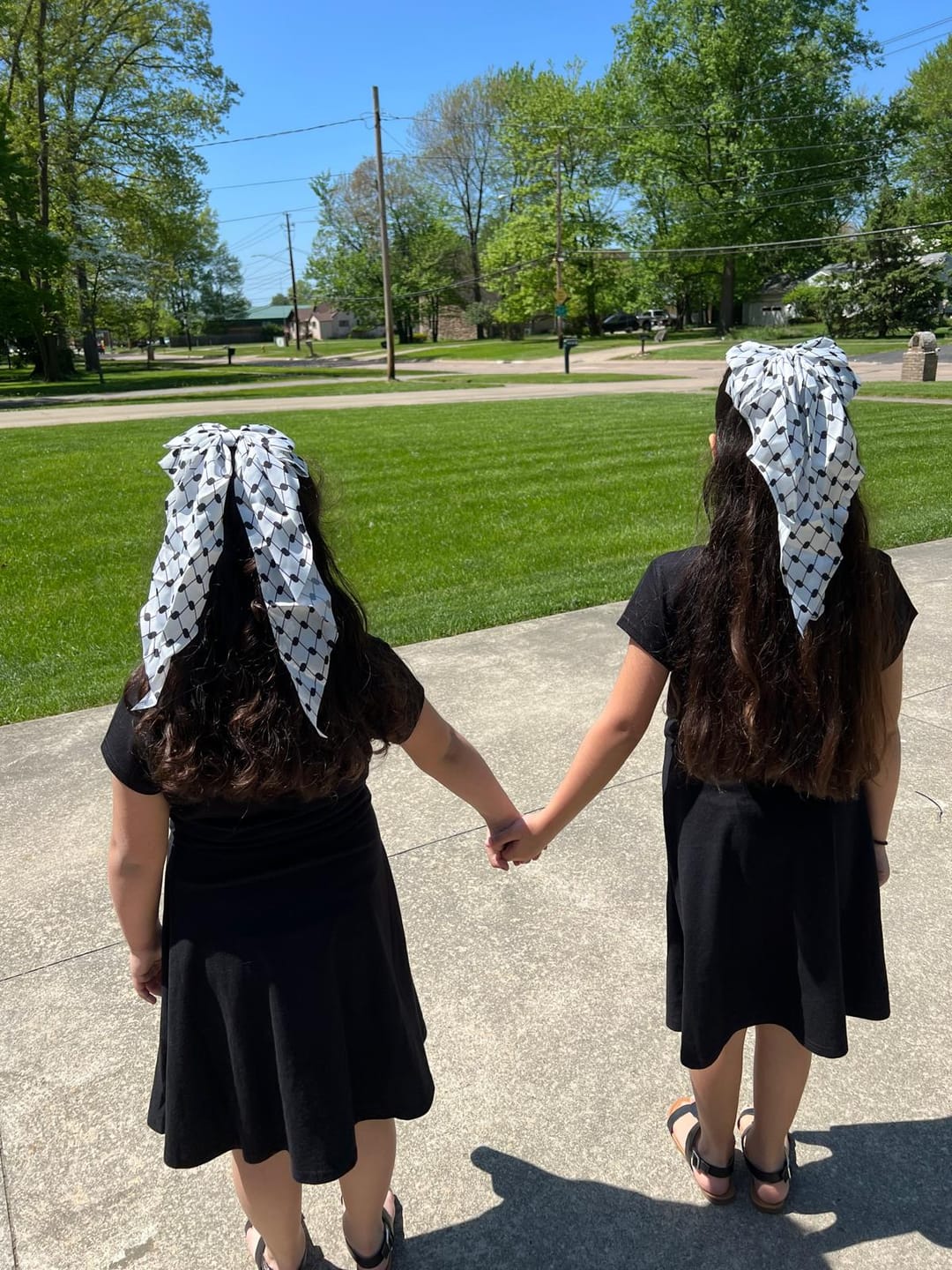 Customer photo review of Keffiyeh Hatta Hair Accessories - Scrunchie Bow Headband Bonnet