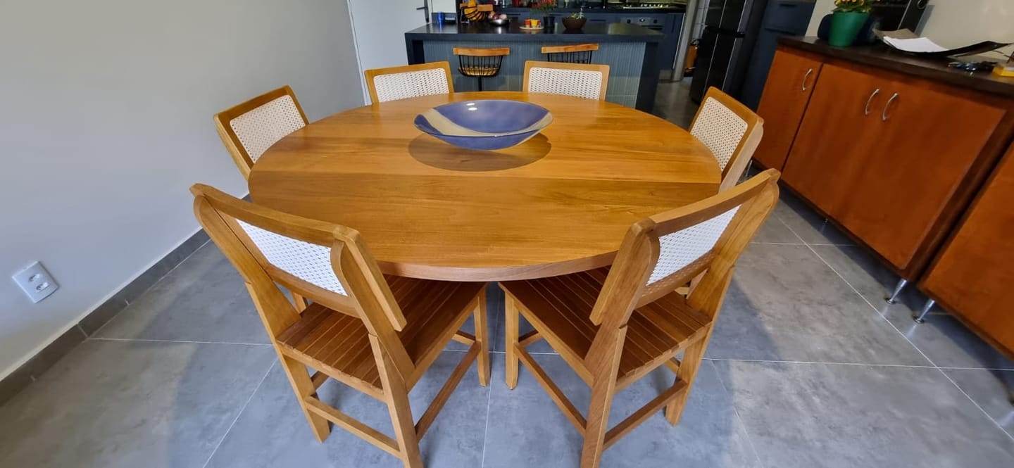 Customer photo review of Mesa de Jantar De Madeira Maciça Demolição Praia do Forte com Tampo Borda Reta