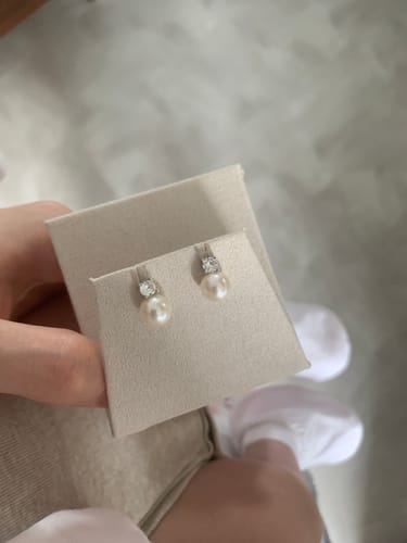 Customer photo review of Elegant Freshwater Round Pearl Earrings WE00412