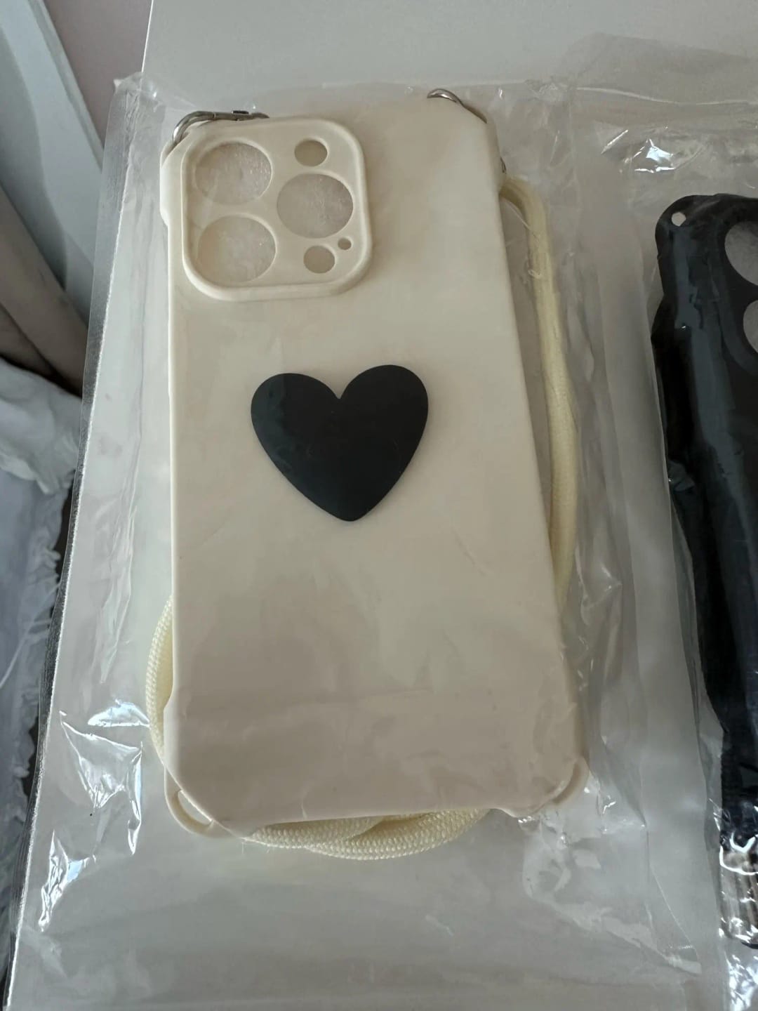 Customer photo review of "Love" - iPhone Crossbody Schutzhülle