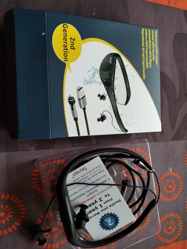 Customer photo review of Tayogo Waterproof Swimming MP3 Player, FM radio, NO Bluetooth -W16