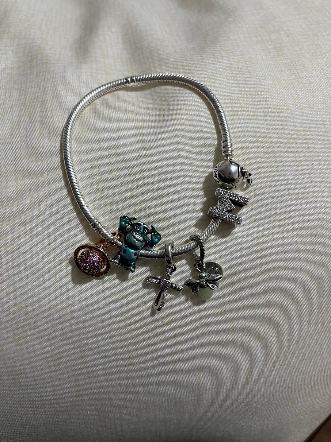 Customer photo review of Pulsera Esfera del Amor