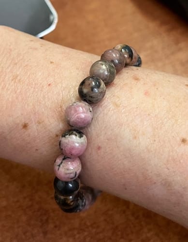 Customer photo review of Pulsera Rodonita Encaje Negro (8 mm)
