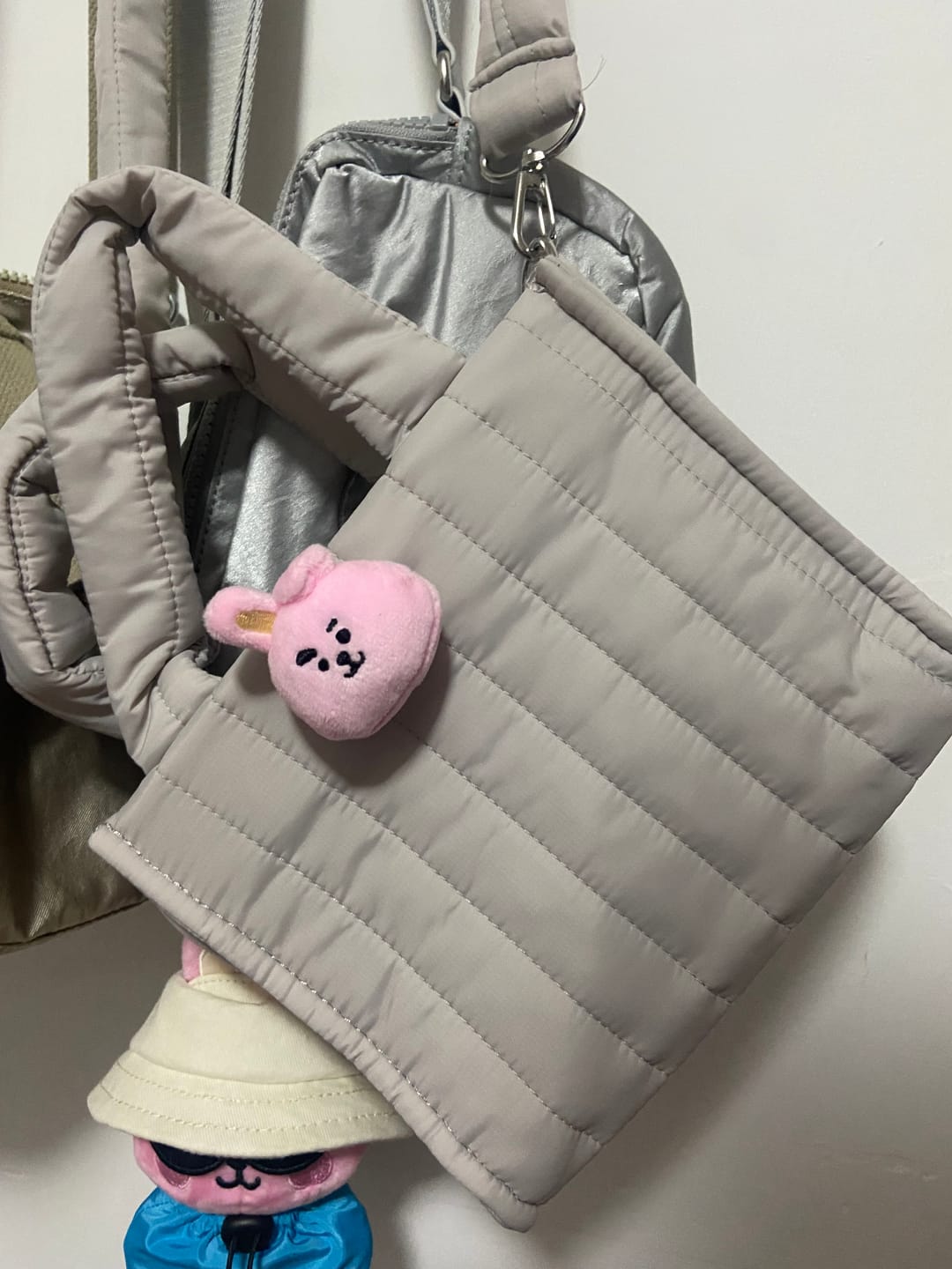 Customer photo review of BT21 FACE DOLL BADGE 2 WAY QUILT BAG
